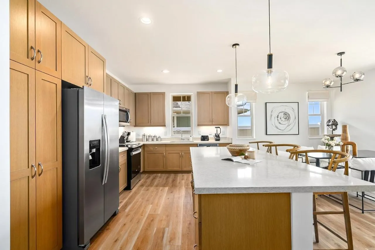 @ Marbella Lane - Mesmerizing Ocean + Mt Views Waianae United States