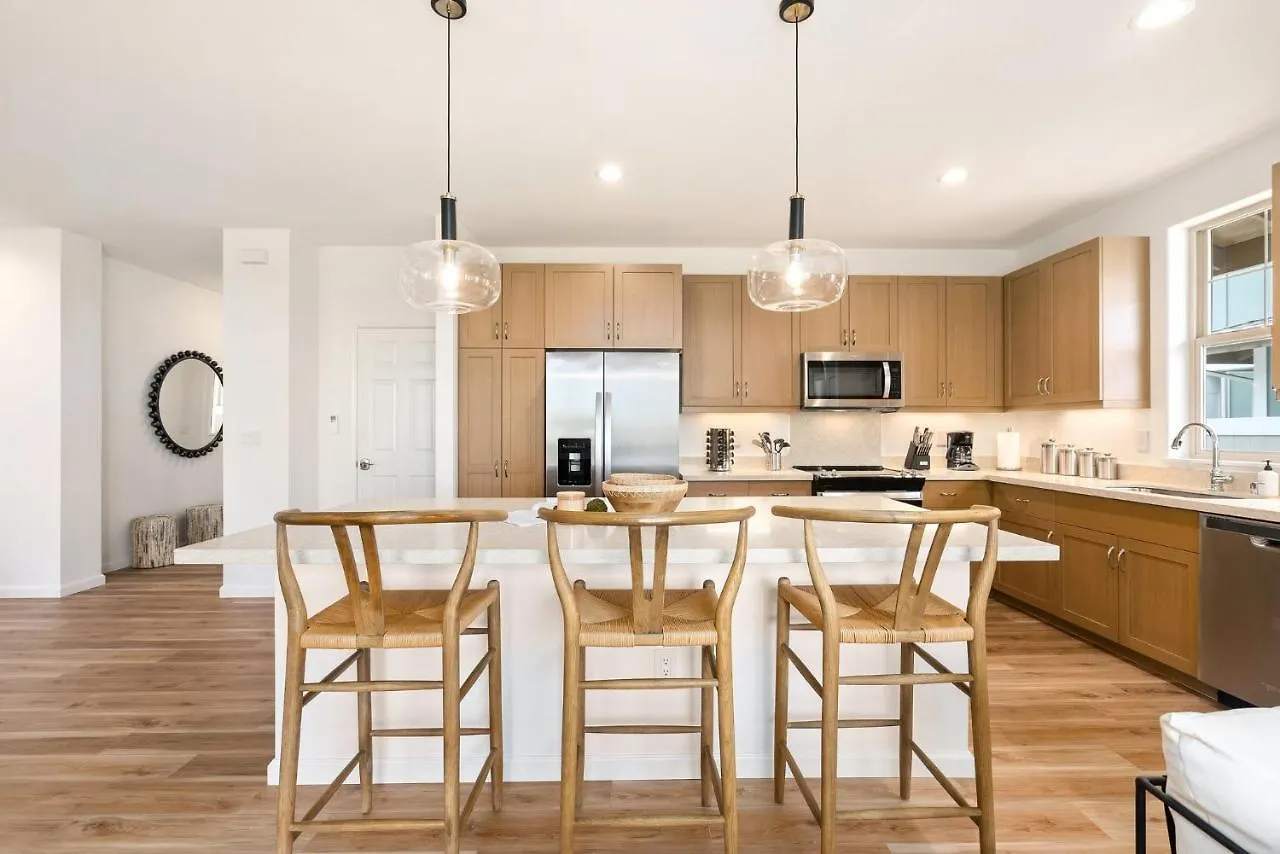 @ Marbella Lane - Mesmerizing Ocean + Mt Views Waianae