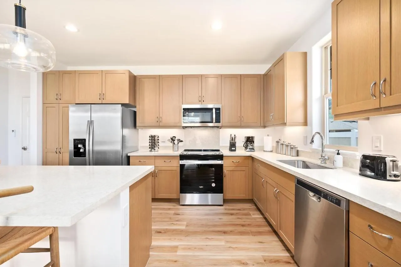 @ Marbella Lane - Mesmerizing Ocean + Mt Views Waianae