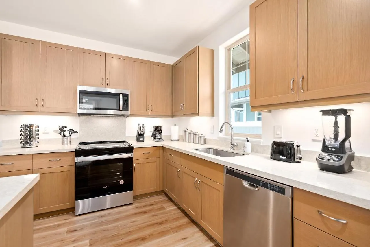 @ Marbella Lane - Mesmerizing Ocean + Mt Views Waianae
