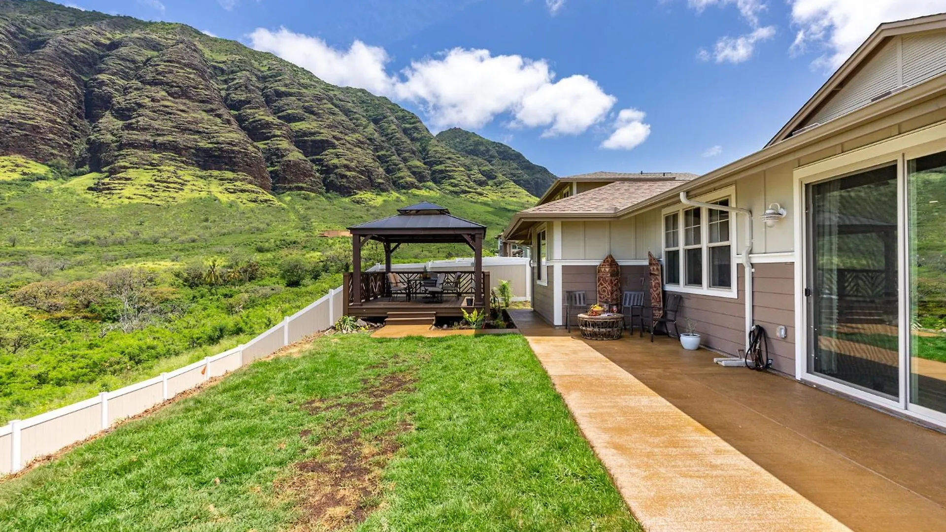 @ Marbella Lane - Mesmerizing Ocean + Mt Views Waianae 0*,  美国